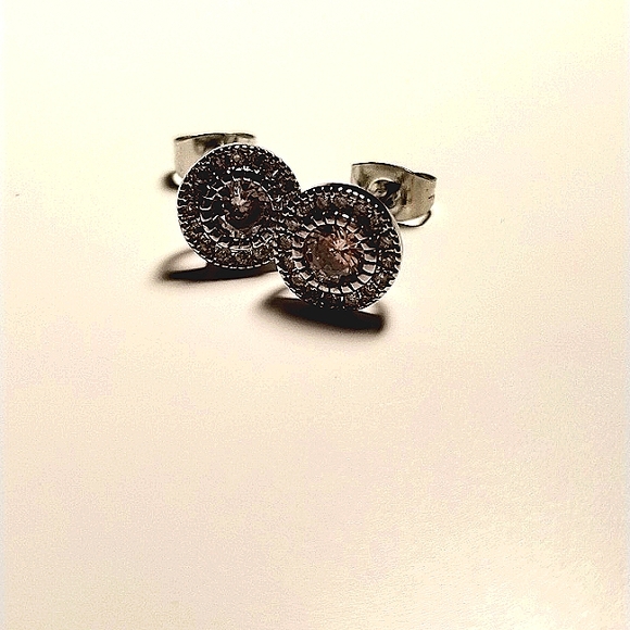 Round Zir Conia Island Copper Stud Earrings - Picture 2 of 4